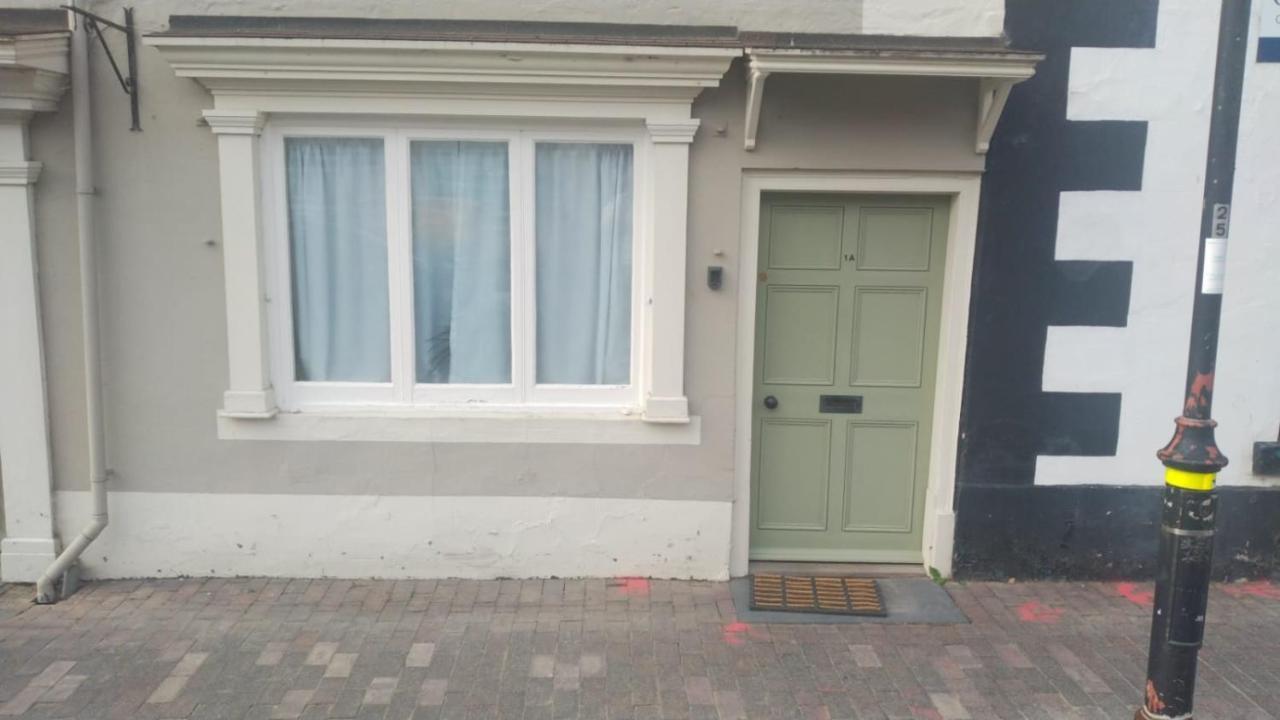 Self Contained Flat In Llanfyllin Powys Appartement Buitenkant foto